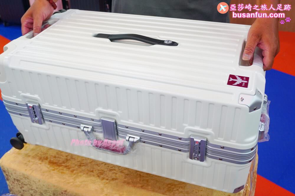 2023台中行李箱特賣會太平育賢路專業工廠直營最低990起一年保固終身保修