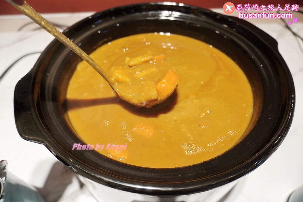 嗑肉石鍋台中烏日店精緻肉品肥美海鮮還有蔬食自助吧吃到飽，火鍋食慾瞬間拉滿