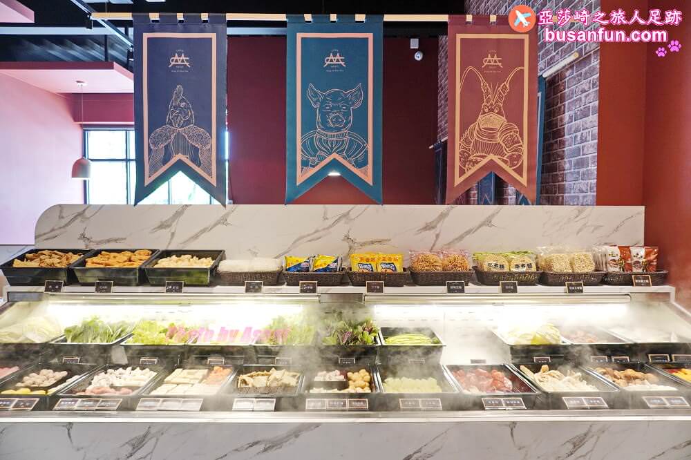 嗑肉石鍋台中烏日店精緻肉品肥美海鮮還有蔬食自助吧吃到飽，火鍋食慾瞬間拉滿