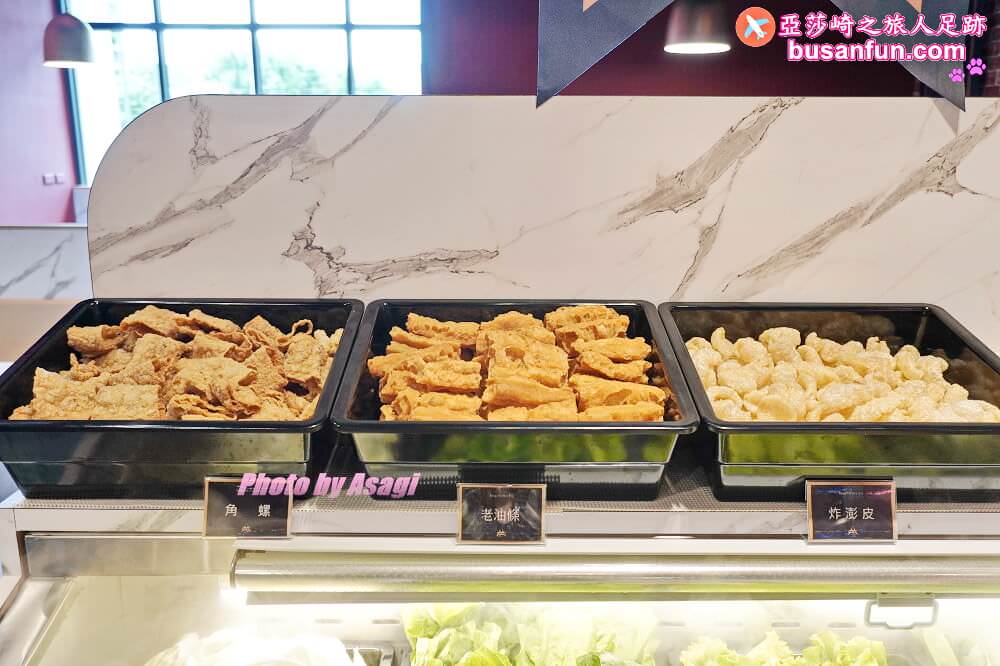 嗑肉石鍋台中烏日店精緻肉品肥美海鮮還有蔬食自助吧吃到飽，火鍋食慾瞬間拉滿