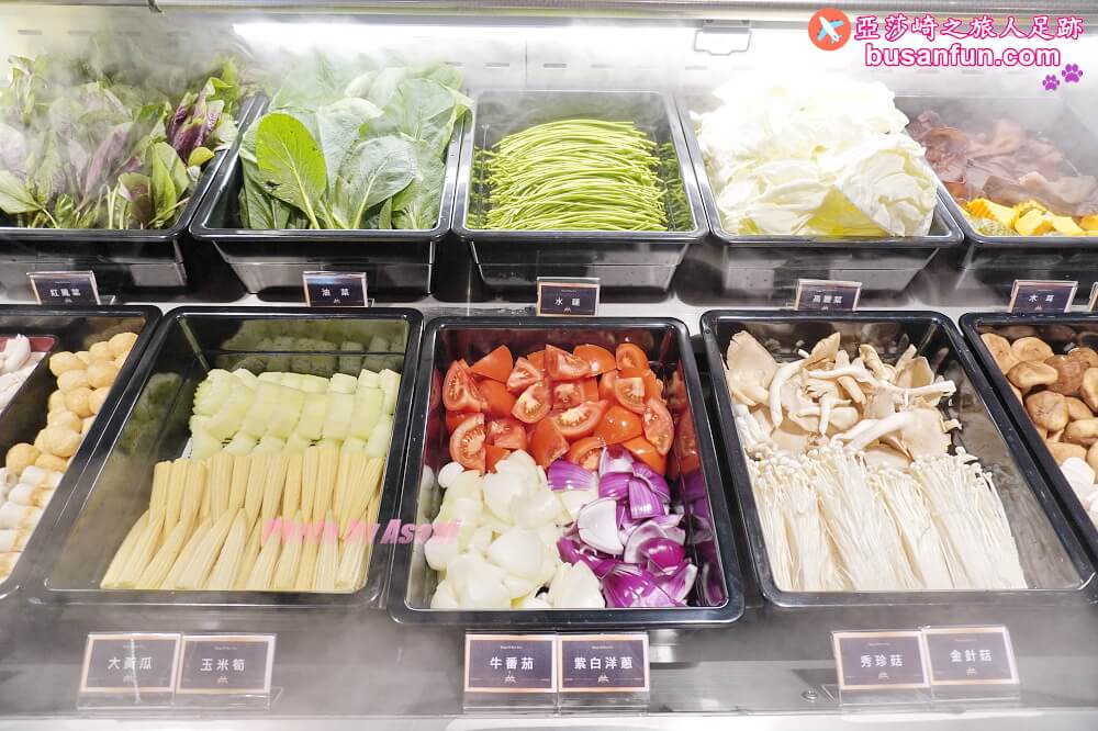 嗑肉石鍋台中烏日店精緻肉品肥美海鮮還有蔬食自助吧吃到飽，火鍋食慾瞬間拉滿