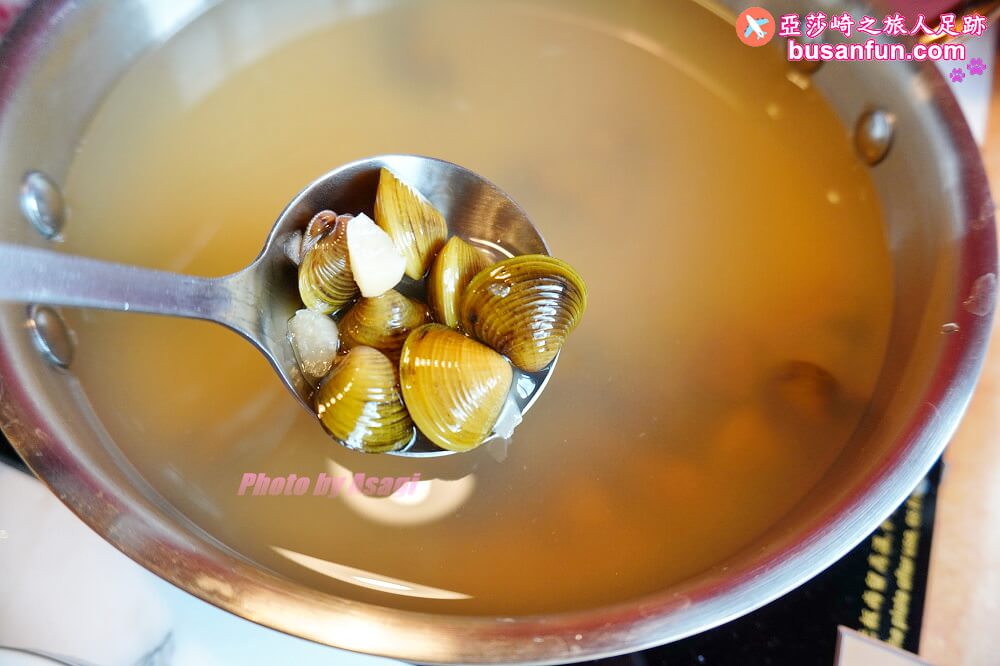 嗑肉石鍋台中烏日店精緻肉品肥美海鮮還有蔬食自助吧吃到飽，火鍋食慾瞬間拉滿