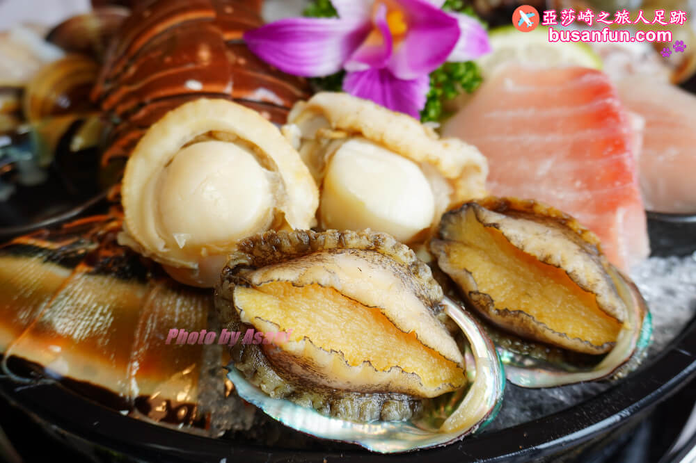 嗑肉石鍋台中烏日店精緻肉品肥美海鮮還有蔬食自助吧吃到飽，火鍋食慾瞬間拉滿