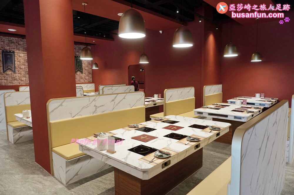 嗑肉石鍋台中烏日店精緻肉品肥美海鮮還有蔬食自助吧吃到飽，火鍋食慾瞬間拉滿