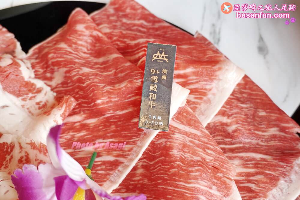 嗑肉石鍋台中烏日店精緻肉品肥美海鮮還有蔬食自助吧吃到飽，火鍋食慾瞬間拉滿