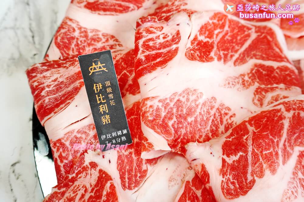 嗑肉石鍋台中烏日店精緻肉品肥美海鮮還有蔬食自助吧吃到飽，火鍋食慾瞬間拉滿