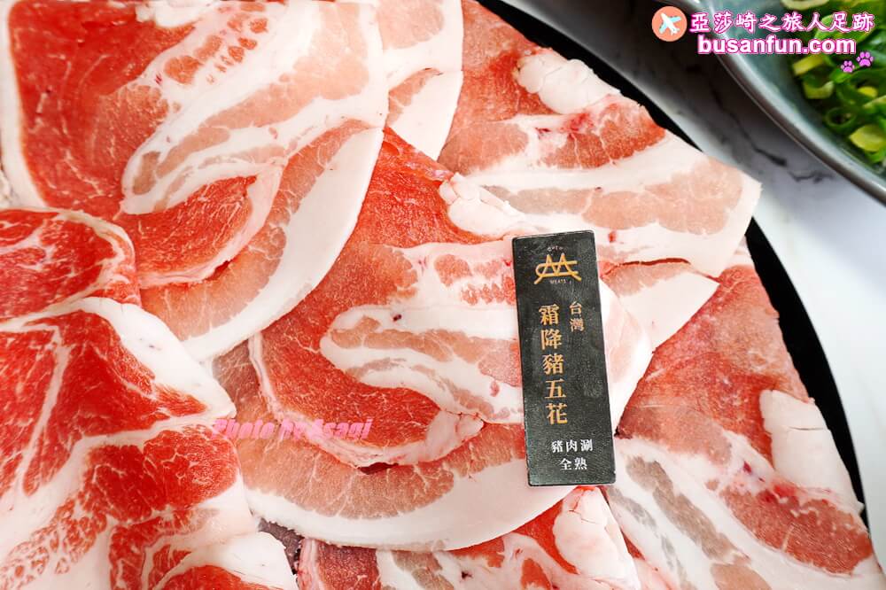 嗑肉石鍋台中烏日店精緻肉品肥美海鮮還有蔬食自助吧吃到飽，火鍋食慾瞬間拉滿