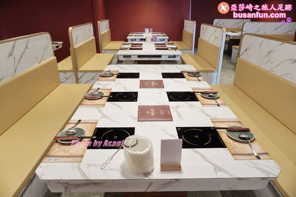 嗑肉石鍋台中烏日店精緻肉品肥美海鮮還有蔬食自助吧吃到飽，火鍋食慾瞬間拉滿