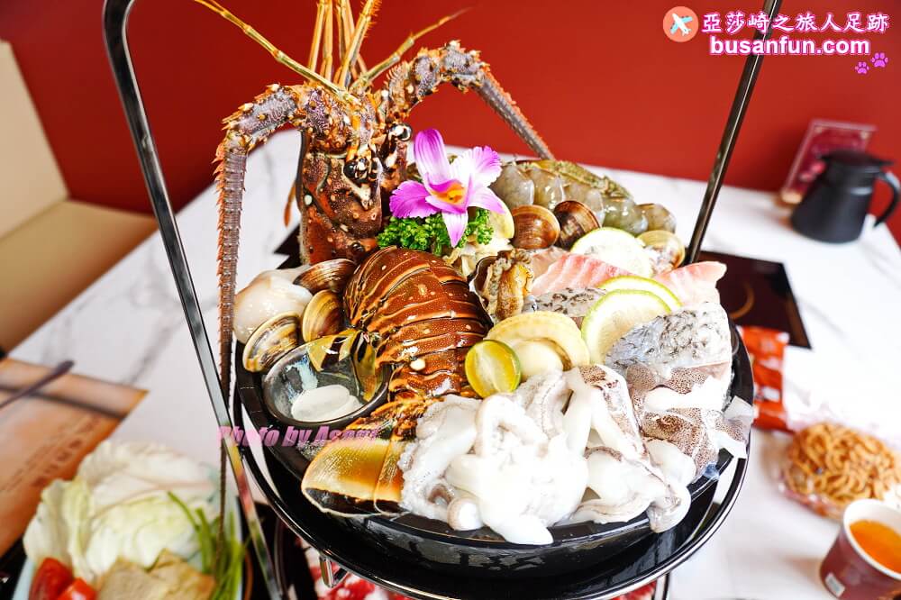 嗑肉石鍋台中烏日店精緻肉品肥美海鮮還有蔬食自助吧吃到飽，火鍋食慾瞬間拉滿