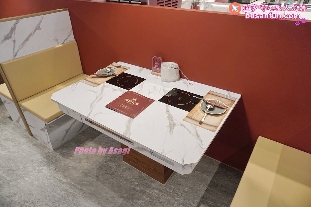 嗑肉石鍋台中烏日店精緻肉品肥美海鮮還有蔬食自助吧吃到飽，火鍋食慾瞬間拉滿