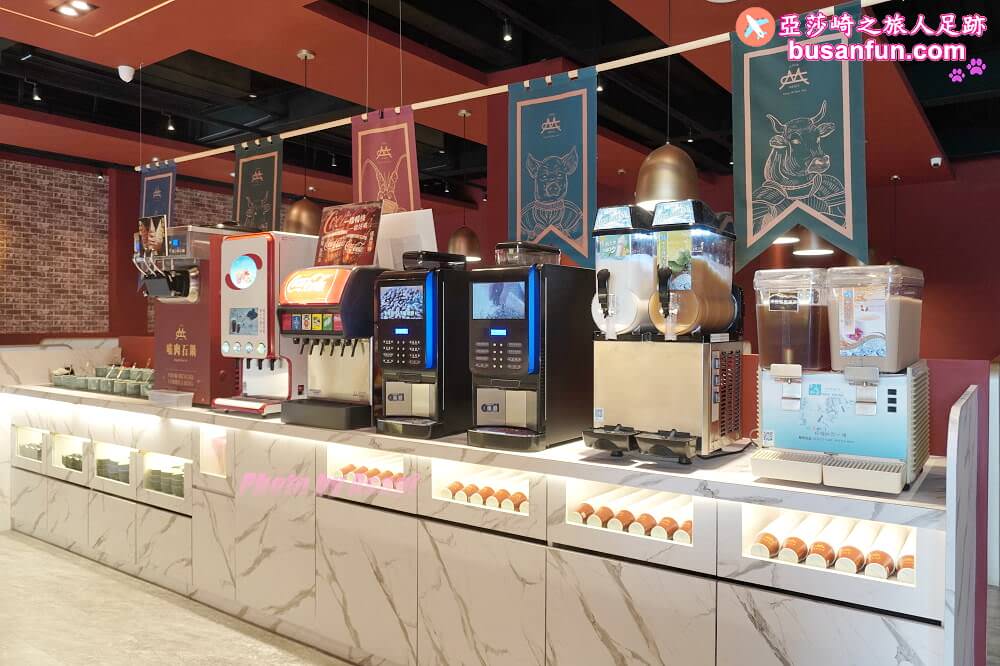 嗑肉石鍋台中烏日店精緻肉品肥美海鮮還有蔬食自助吧吃到飽，火鍋食慾瞬間拉滿