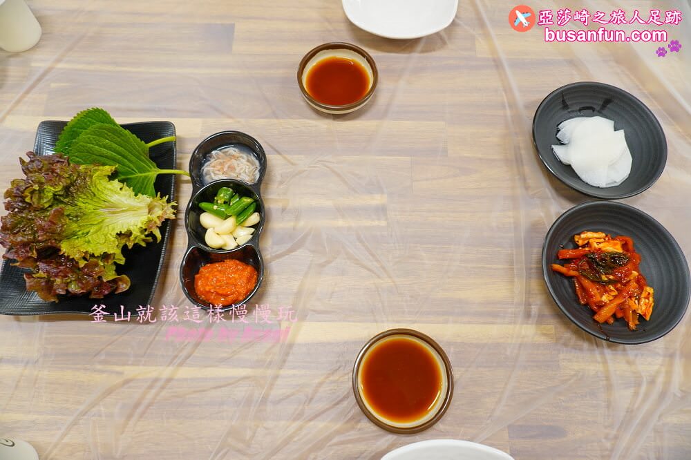 釜山豬腳推薦｜南浦站影島超美味半半豬腳還有胡椒豬骨湯喝到飽｜漢方王豬腳한방왕족발