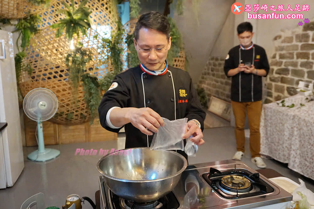 坪林小旅行一日遊|坪林老街手作茶羊羹吃紅茶滷肉、坪林茶葉博物館、綠光農園採茶品茗、北宜路坪林商圈找茶趣|新北好茶節假日市集 - 第10張圖 坪林小旅行一日遊|坪林老街手作茶羊羹吃紅茶滷肉、坪林茶葉博物館、綠光農園採茶品茗、北宜路坪林商圈找茶趣|新北好茶節假日市集