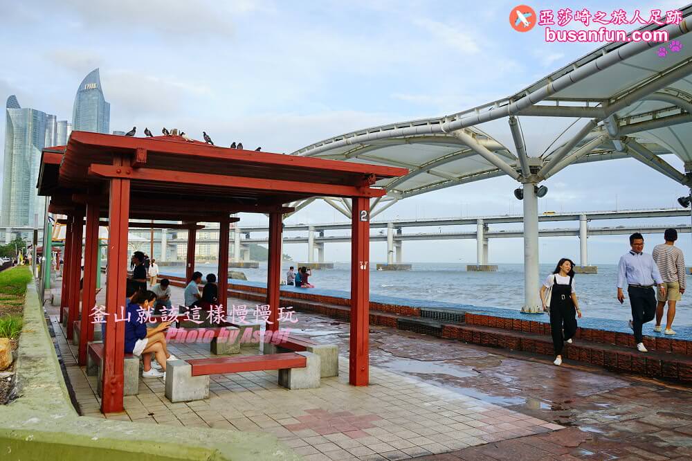 釜山景點｜廣安站民樂水邊公園민락수변공원白天兒童玩水晚上看夜景