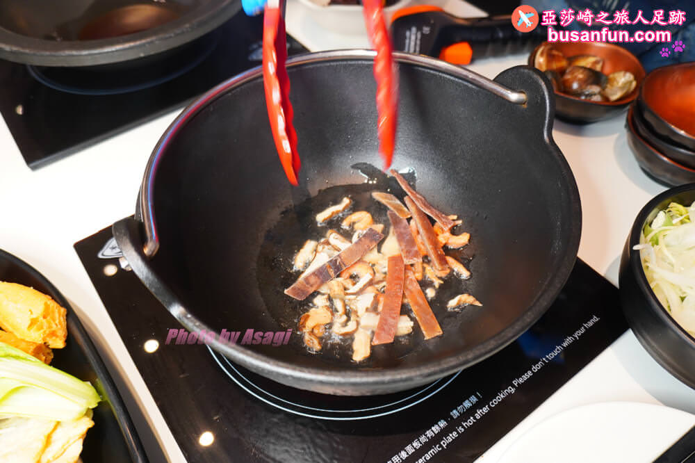 超人氣排隊名店一吃就圈粉的台式爆炒火鍋【狂一鍋台中漢口店】必回訪 - 第25張圖 超人氣排隊名店一吃就圈粉的台式爆炒火鍋【狂一鍋台中漢口店】必回訪