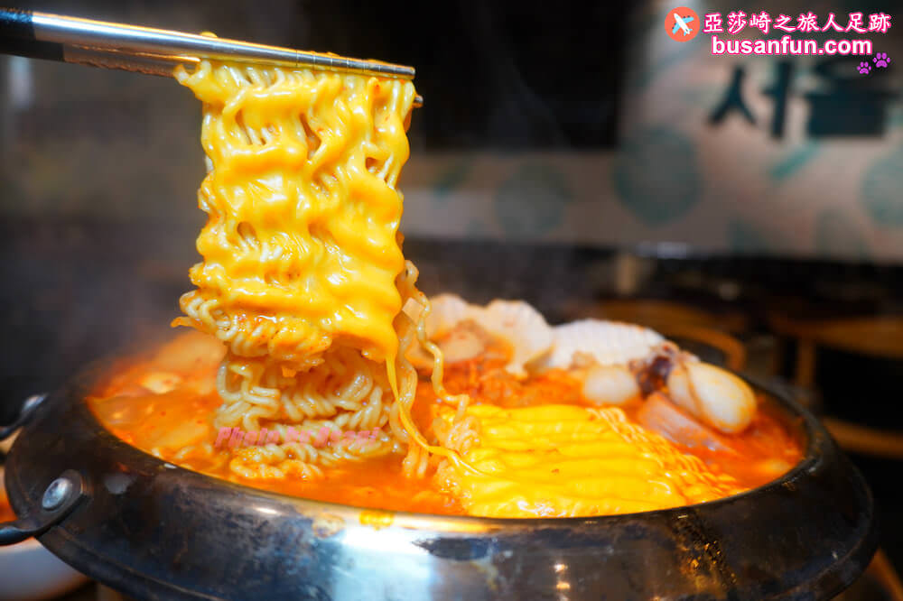 最潮韓鍋林口最強【辛韓道林口昕境店】韓式海鮮部隊鍋、人蔘雞、小菜無限續加超可以 - 第14張圖 最潮韓鍋林口最強【辛韓道林口昕境店】韓式海鮮部隊鍋、人蔘雞、小菜無限續加超可以