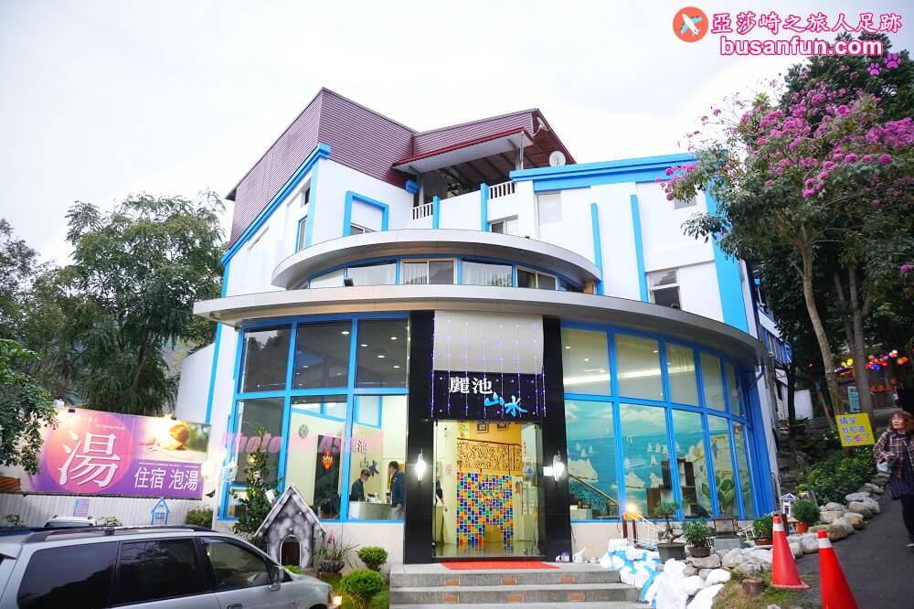 谷關住宿推薦｜麗池山水溫泉會館地中海度假飯店房間泡湯池超大還有露天大眾池