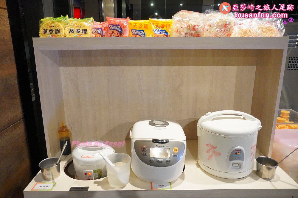 火鍋第一品牌「樂多多集團」旗下，最狂排隊名店來桃園南崁開了。桌邊爆炒湯頭香氣滿分還有蔬食飲料冰品吃到飽！