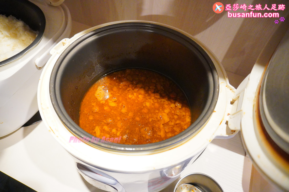 火鍋第一品牌「樂多多集團」旗下，最狂排隊名店來桃園南崁開了。桌邊爆炒湯頭香氣滿分還有蔬食飲料冰品吃到飽！